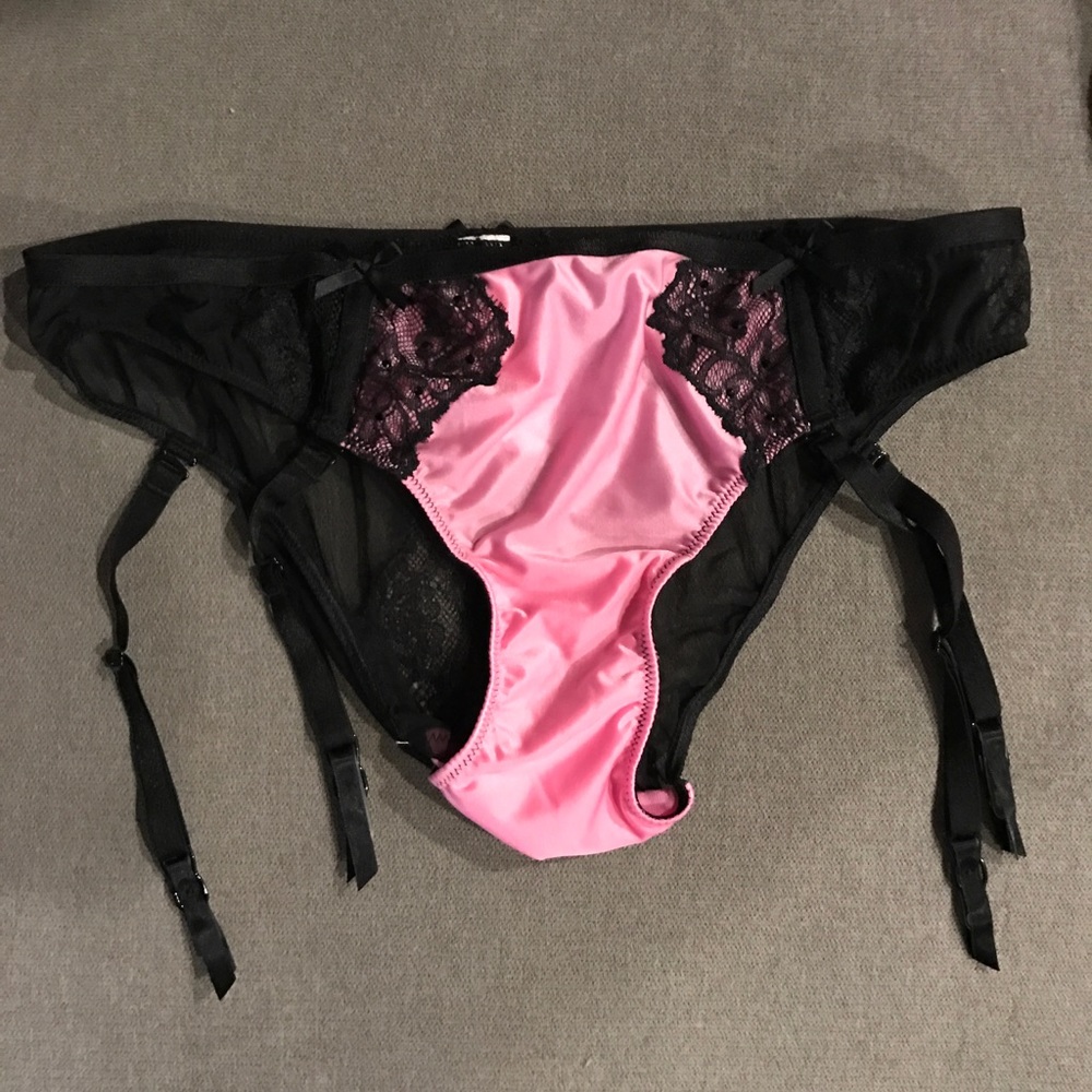 New!! Victoria's Secret garter pantie 💕